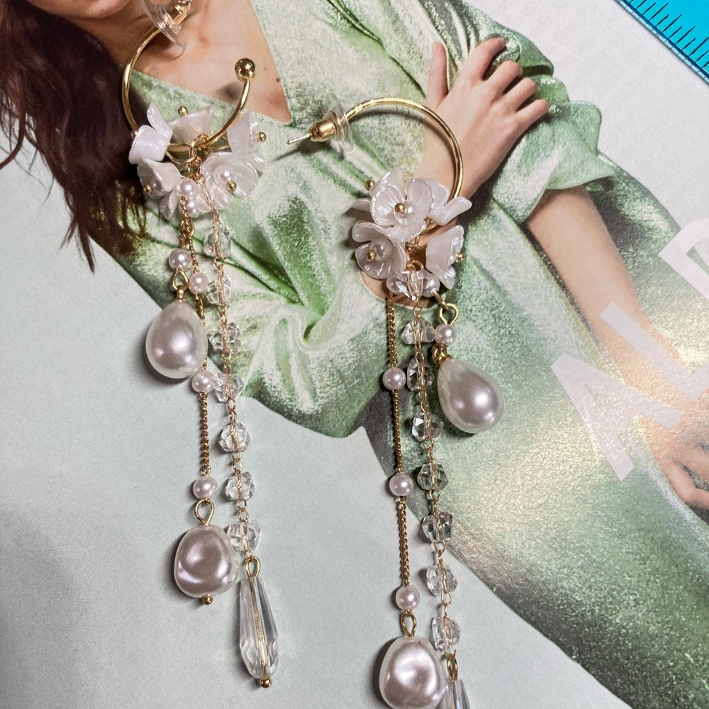 Long White Crystals Flowers 🌸 Earrings - Picture 6 of 6